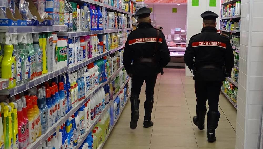 Carabinieri supermercato
