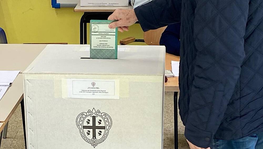 Elezioni regionali 2024 Oristano voto seggio elettore scheda