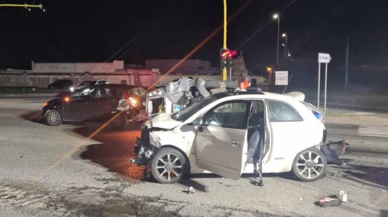 Cagliari - incidente auto al semaforo