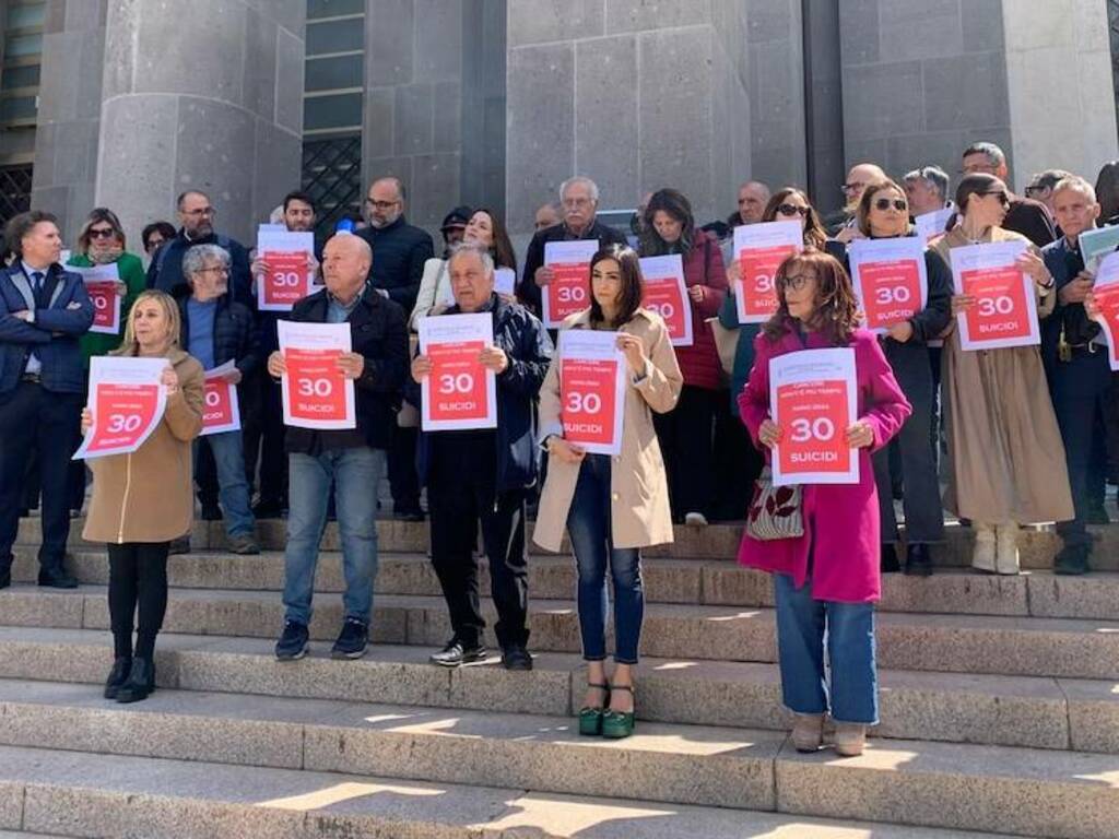 Cagliari manifestazione contro i suicidi in carcere