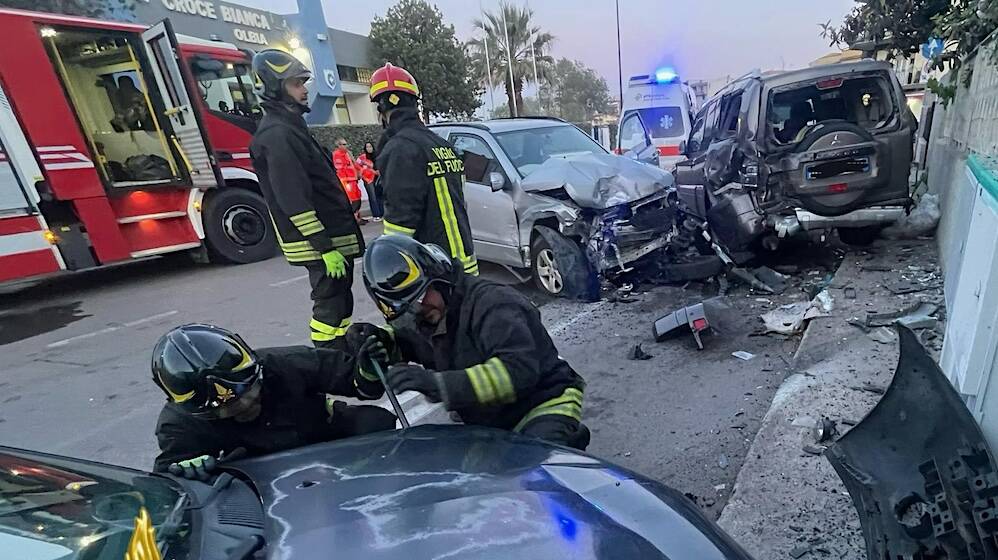 olbia incidente stradale suv vigili del fuoco