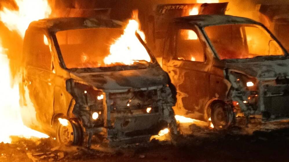 Porto Torres incendio camion nettezza urbana sangalli notte